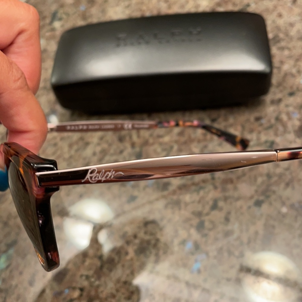 Brown lenses and Tortoise frame - Picture 4 of 9